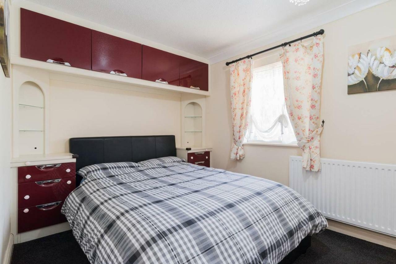 Apartment 1 Bedroom Near Excel *