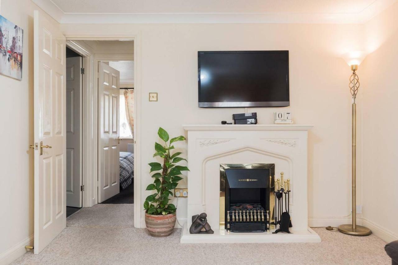 1 Bedroom Near Excel * London