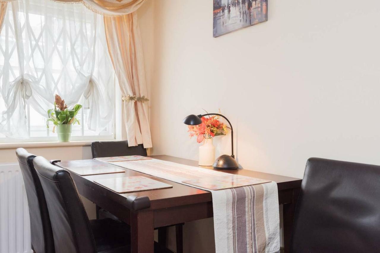 1 Bedroom Near Excel Apartment