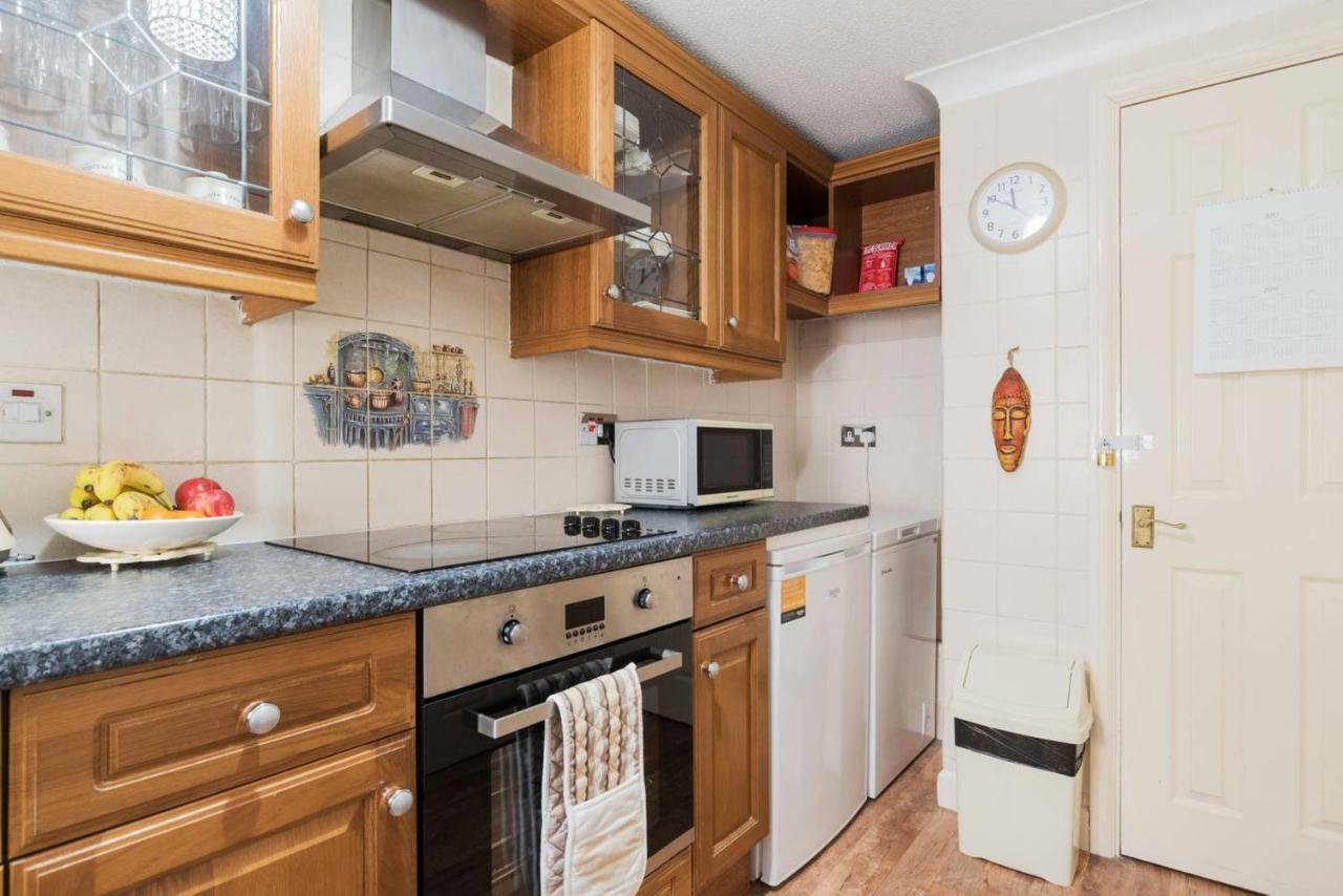 1 Bedroom Near Excel Apartment