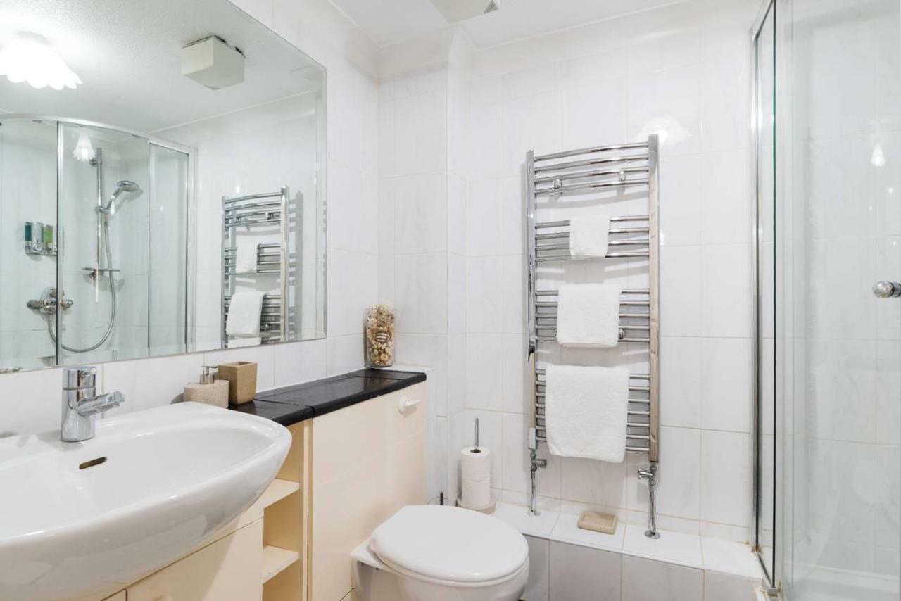 1 Bedroom Near Excel Apartment