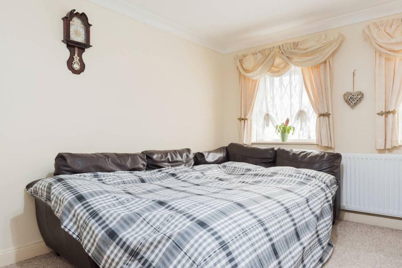 1 Bedroom Near Excel
