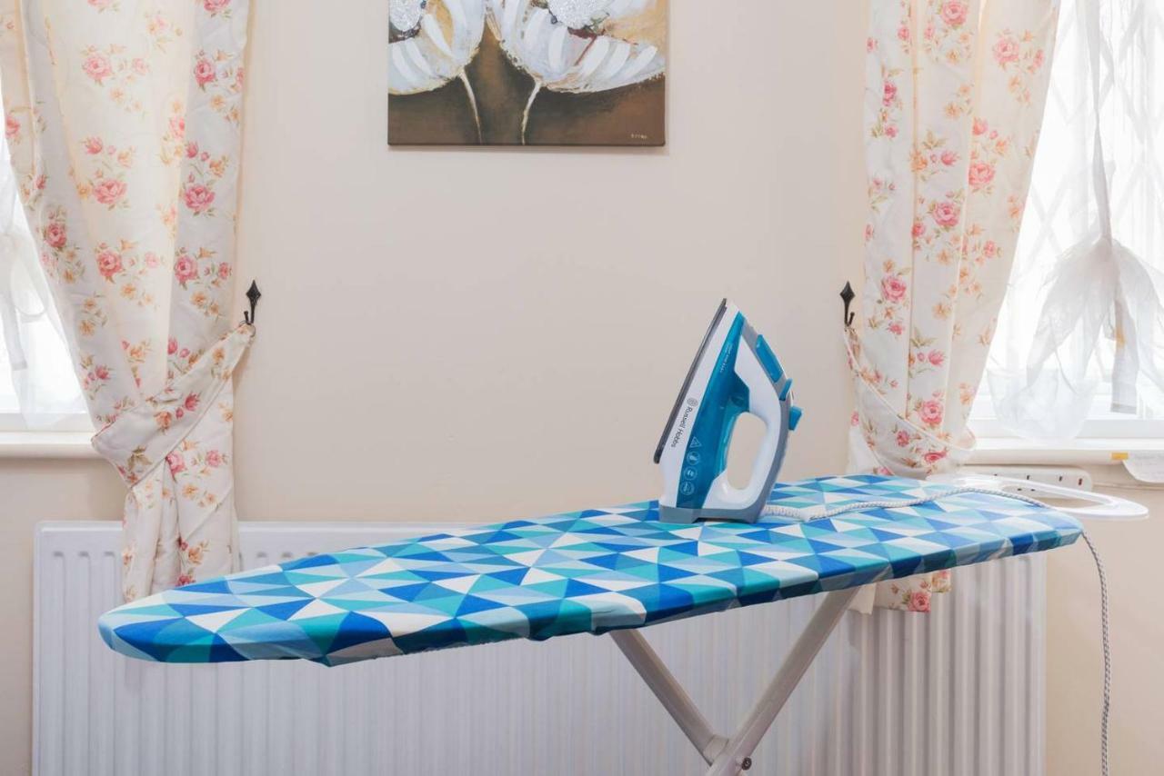 1 Bedroom Near Excel Apartment *