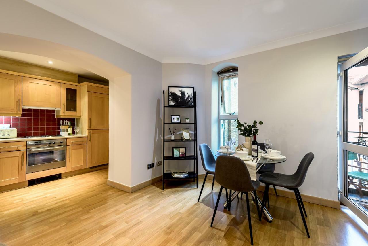 One Bed Serviced Near Millenium Bridge Apartment