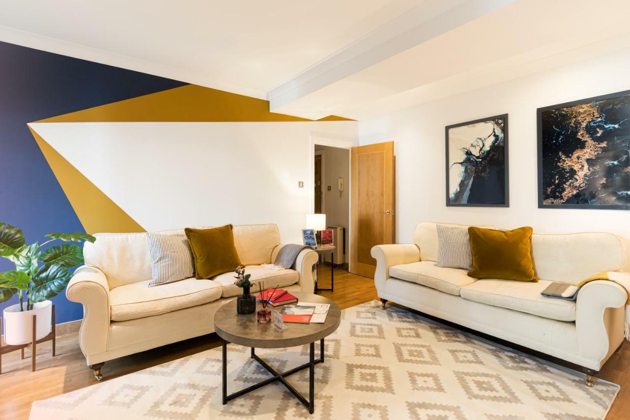 One Bed Serviced Near Millenium Bridge *