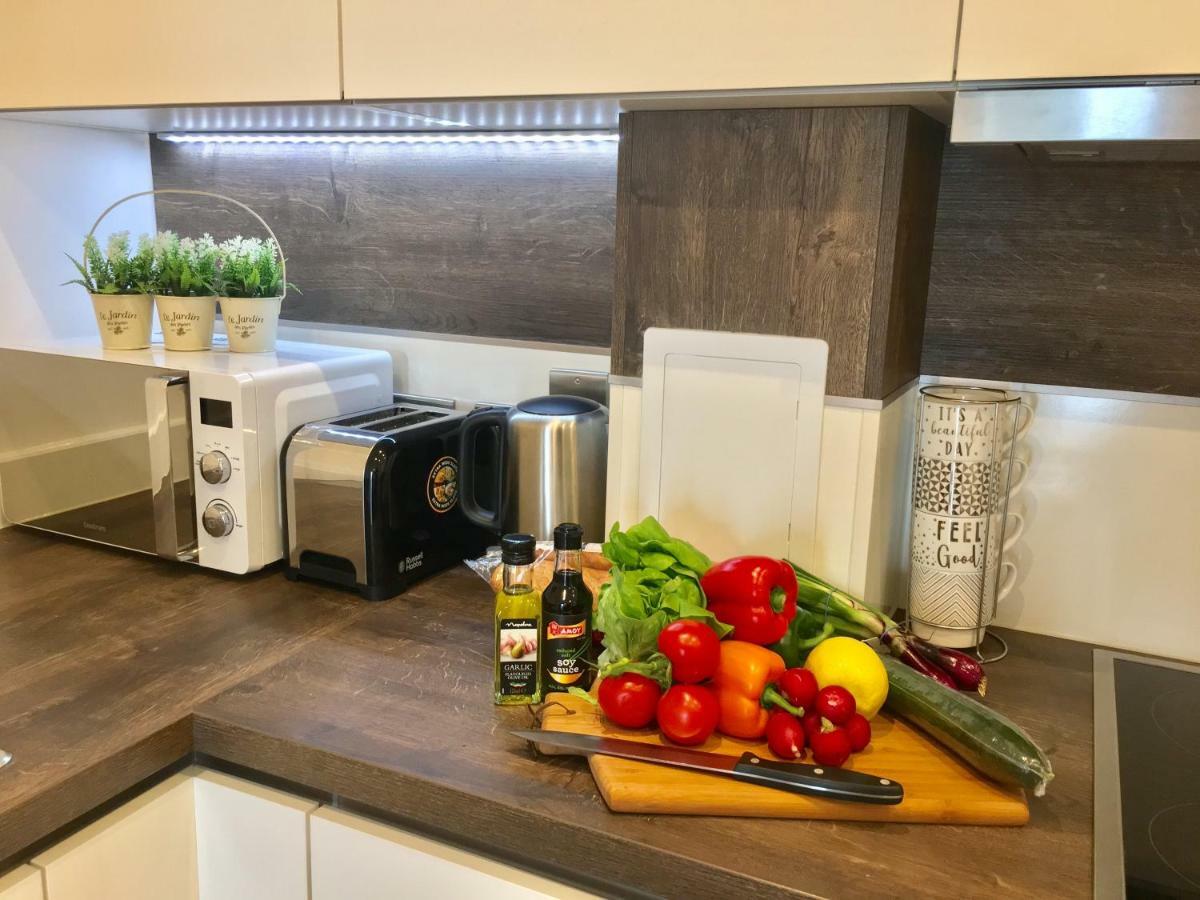 2-bedrooms Apartment, Lounge, Balcony London