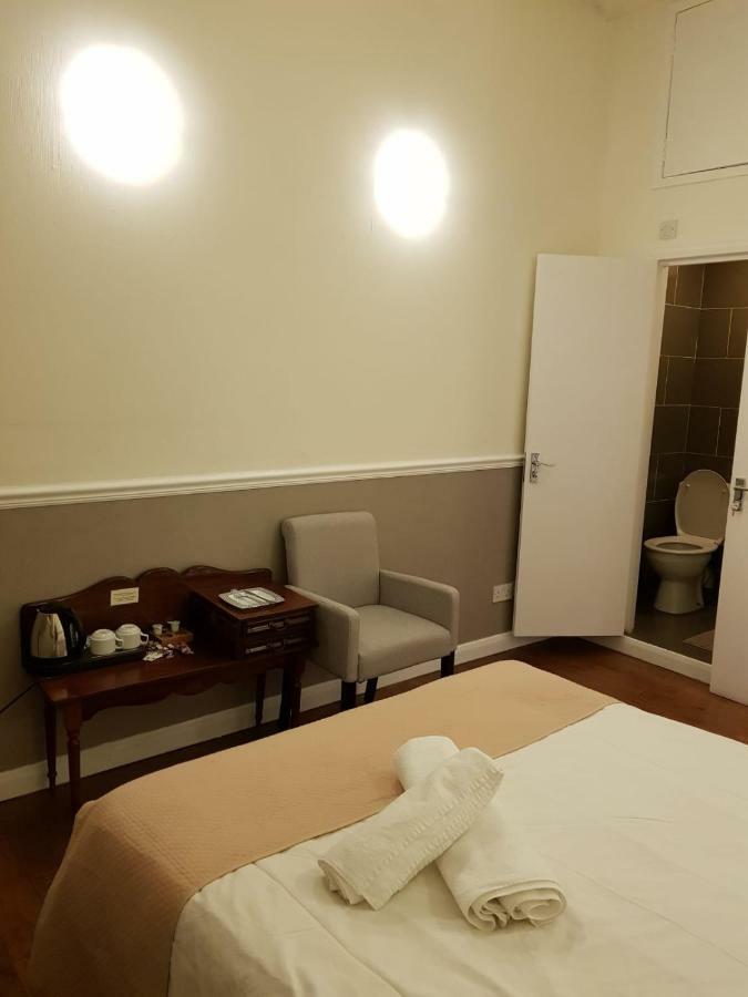 Acomodação com café da manhã  Tourian Lounge Hotel