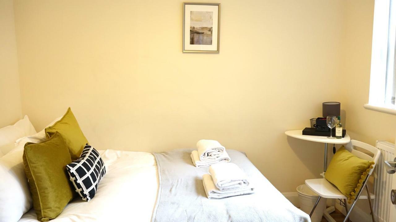 Heathrow Ensuite Rooms- Auto Check In