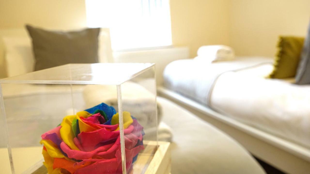Homestay Heathrow Ensuite Rooms- Auto Check In