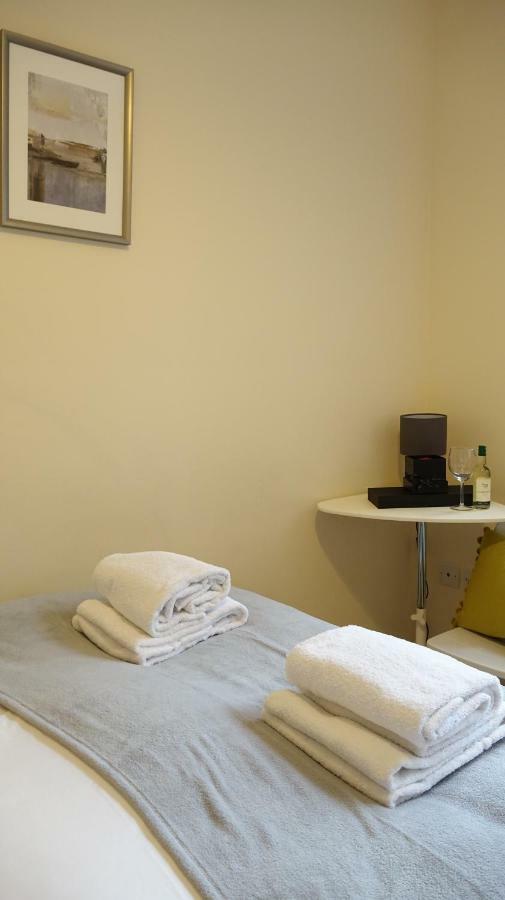 Homestay Heathrow Ensuite Rooms- Auto Check In