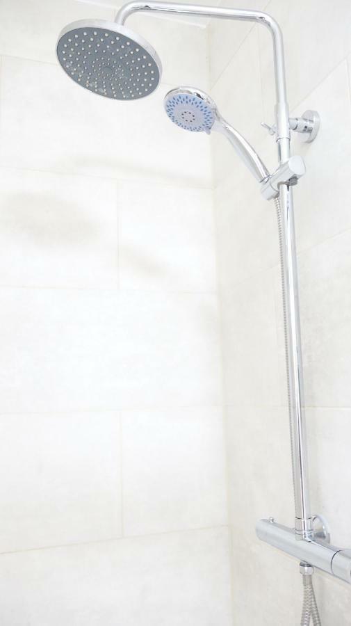 Homestay Heathrow Ensuite Rooms- Auto Check In *