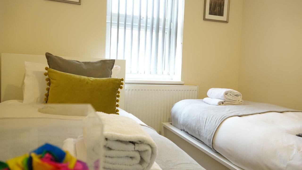 Homestay Heathrow Ensuite Rooms- Auto Check In *