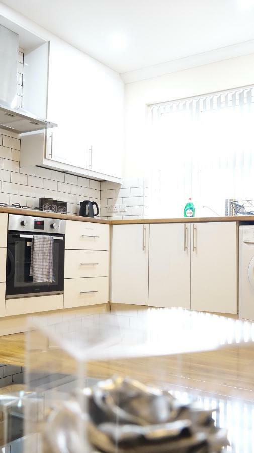 Homestay Heathrow Ensuite Rooms- Auto Check In *