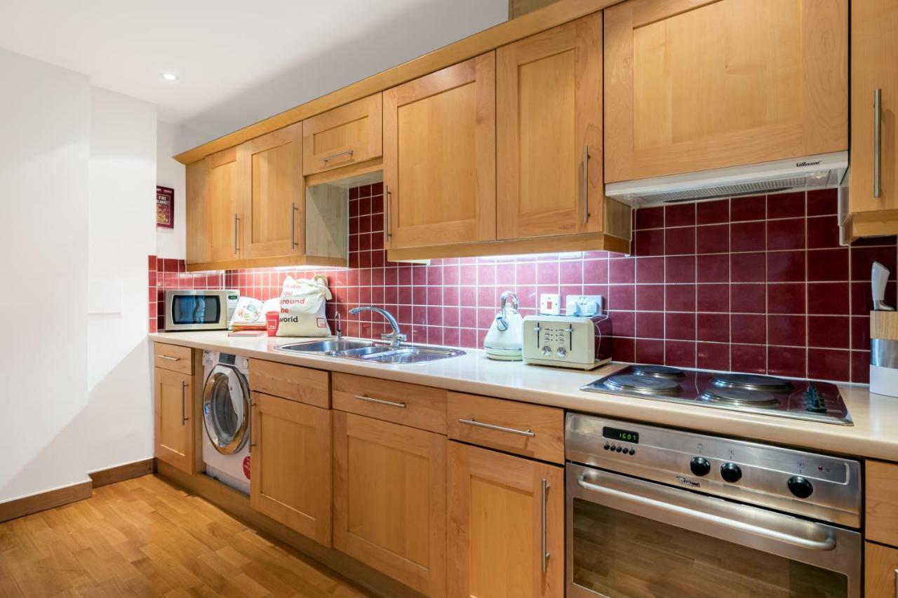 One Bed Serviced Near Millenium Bridge *