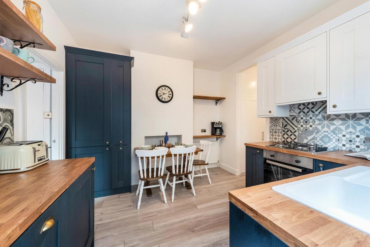 Lovely Modern - Fast 100mbps Wifi - Netflix Apartment