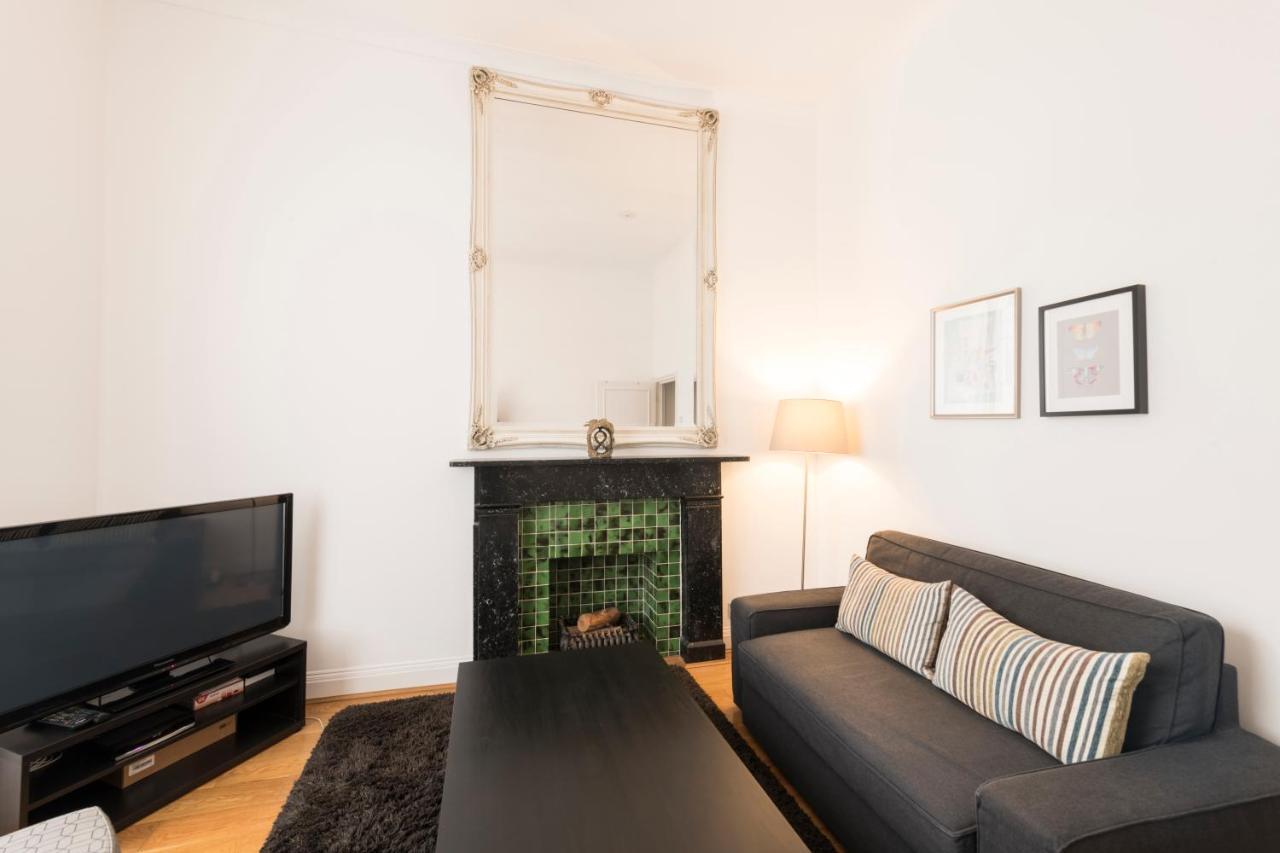 Lupus Street Apartment