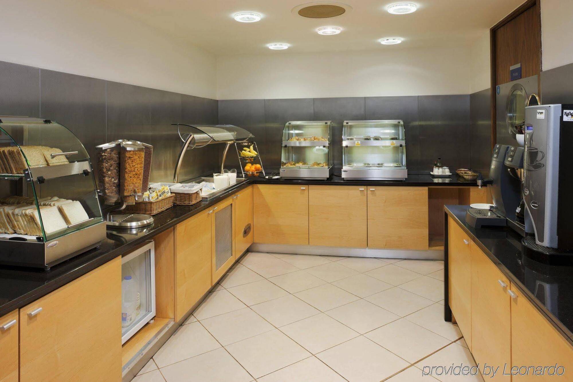 Express London-swiss Hotel 3*