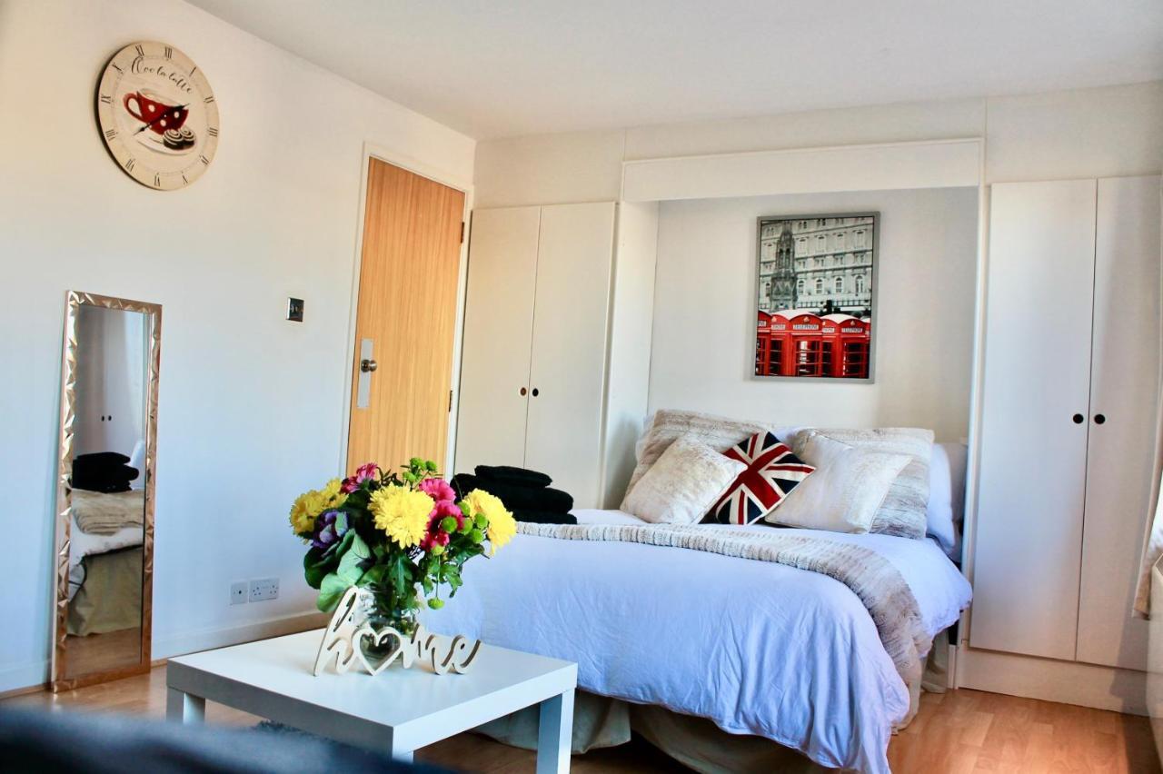 Apartment Tobacco Dock Studio *