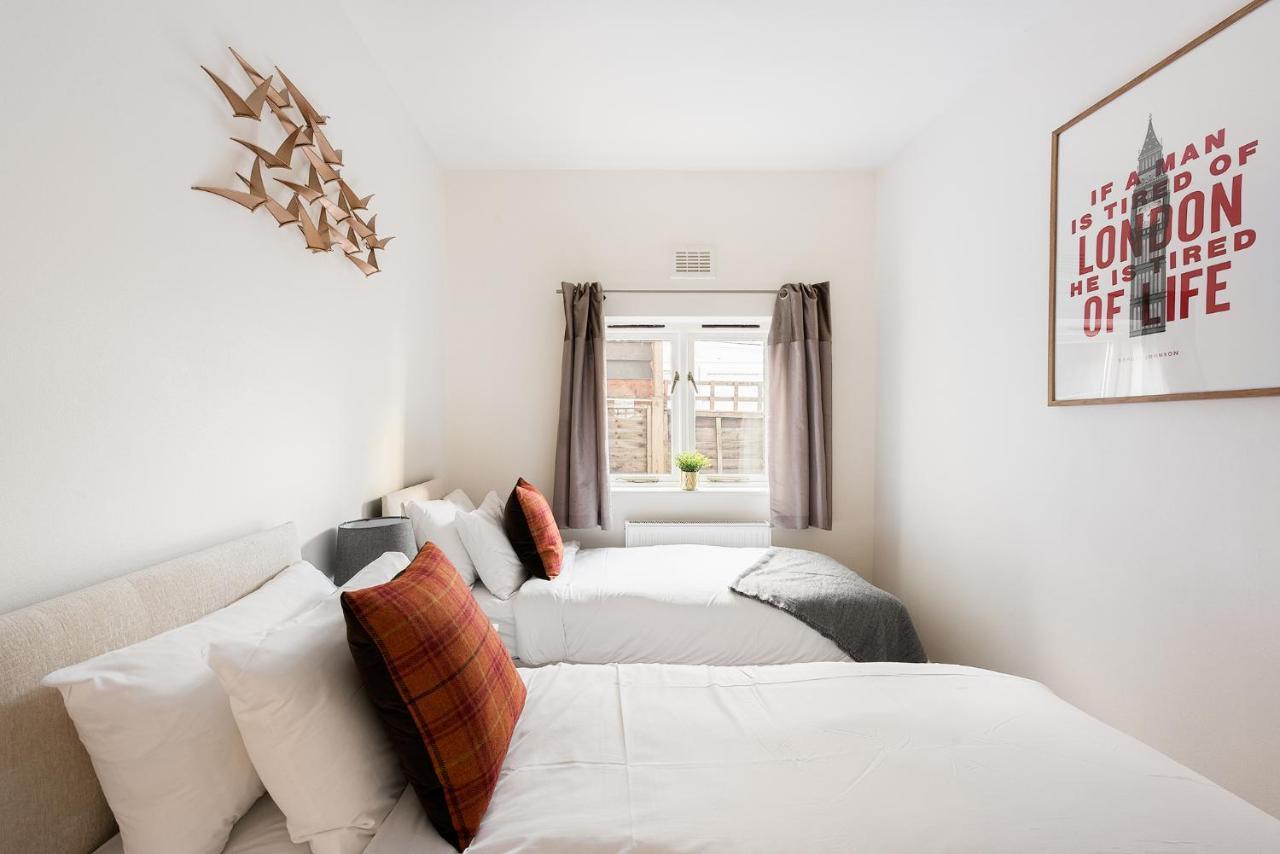 Heart Of Ealing With Garden Apartment *