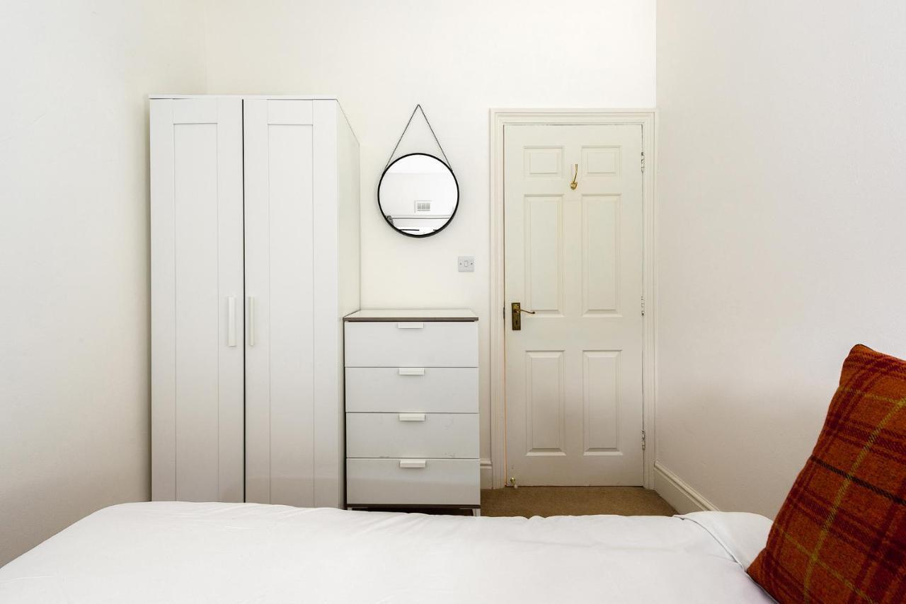 Apartment Heart Of Ealing With Garden London