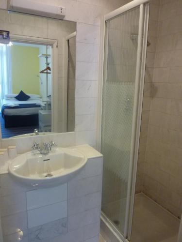 Manor Hotel London