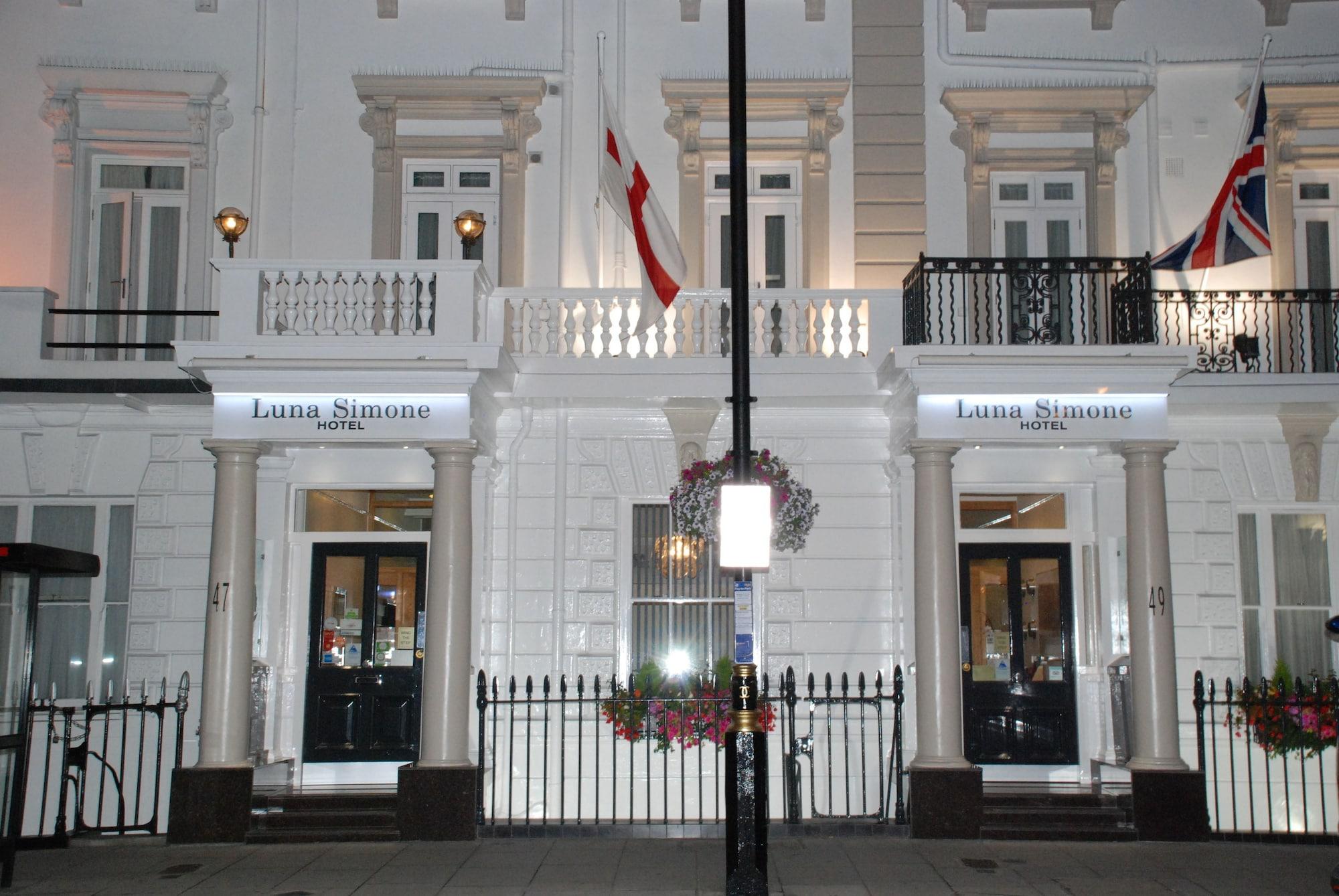 Luna And Simone 3* London