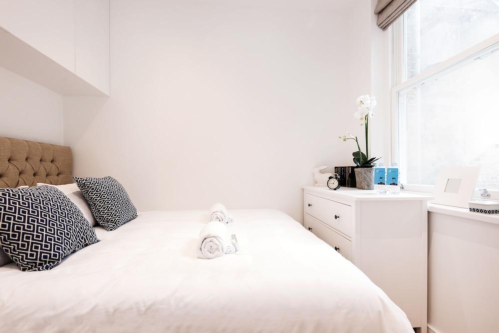 The Lillie Road Residence *