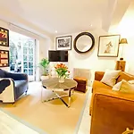 Private Cosy Apartment - Fitzrovia, London
