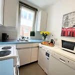 Victoria And Buckingham Palace Apartments