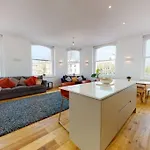 Superb 3 Bed Flat Camden 5 min walktube Station