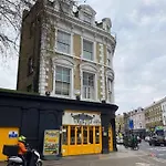 Two Bedroom Garden Flat in Zone 2 London