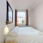 Superb 3 Bed Flat Camden 5 min walktube Station