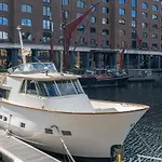 Rustic 2-Bed Houseboat On The River Thames, In East London