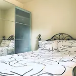 One-Bedroom Rotherhithe/Bermondsey Flat, Central London, Uk