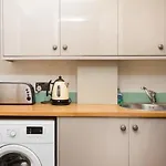 Feel Like Home in Modern 2-Bed Flat Zone 1