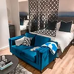 Luxury Apartment - 1 Min From Station