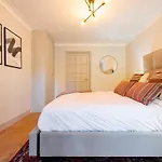 The Richmond Upon Thames Escape - Modern 2Bdr Flat With Garden And Parking