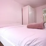 Hill House Riverview Apartment