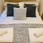 Luxury Fulham Flat With 5* Touches Nr River Thames