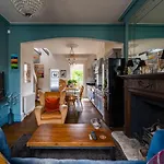 Charming Home With Roof Terrace In East London By Underthedoormat