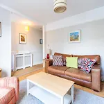 Pass The Keys West London Cheerful Garden Apartment