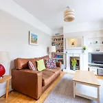Pass The Keys West London Cheerful Garden Apartment