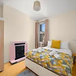Homely 4-Bedroom Home With 2 Baths & Free Parking