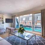 The Capital Hotel, Apartments & Townhouse