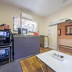 OYO Townhouse 30 Sussex