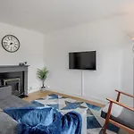 Carlile House - 5 Bedroom, Sleeps 8, Free Parking, 2 Bathrooms By Damask Homes