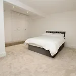 Stunning 2 Bed Flat In Fulham