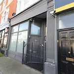 Stunning 2 Bed Flat In Fulham