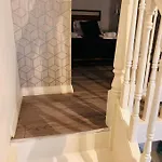 F10- Mezzanine 1St Floor Flat Fits 3 Near Paddington