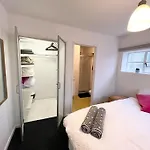 Cosy Apt 5Mins Walk From Station